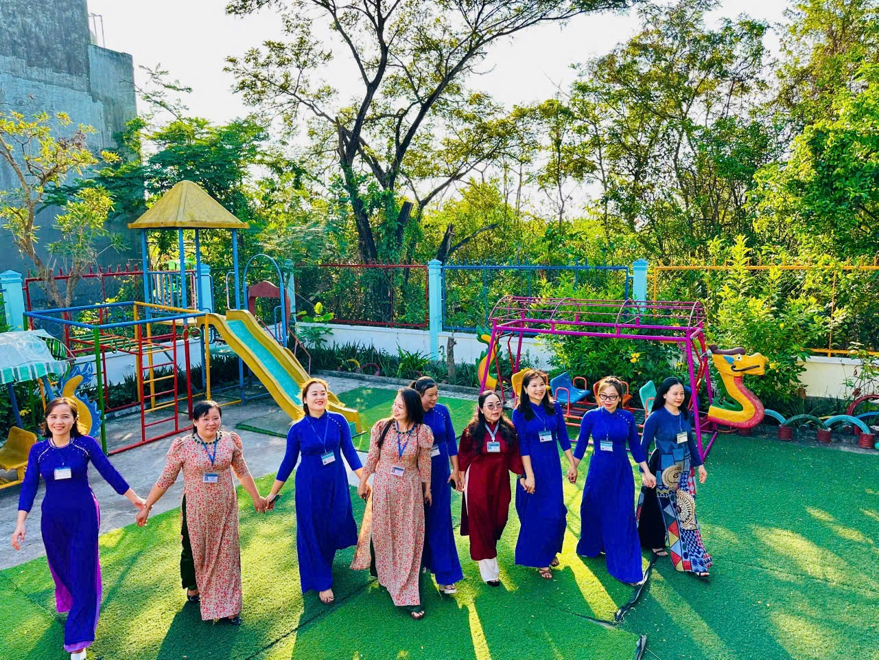 THÁNG 3 - ĐÔNG ĐẦY TÌNH YÊU THƯƠNG PHỤ NỮ